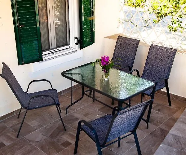 شقة Spyran Marandokhórion